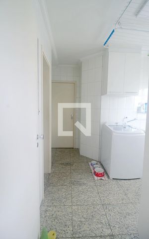 Apartamento à venda com 165m², 3 quartos e 3 vagas Apartamento à venda com 165m², 3 quartos e 3 vagasÁrea de Serviço