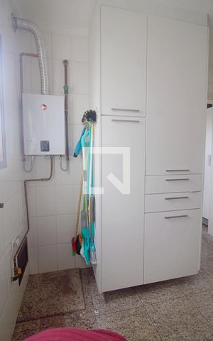Apartamento à venda com 165m², 3 quartos e 3 vagas Apartamento à venda com 165m², 3 quartos e 3 vagasÁrea de Serviço