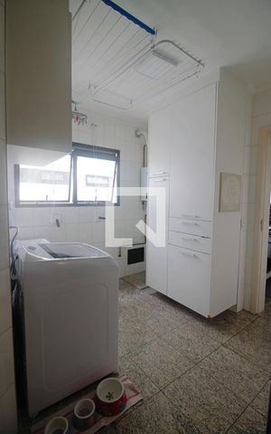 Apartamento à venda com 165m², 3 quartos e 3 vagas Apartamento à venda com 165m², 3 quartos e 3 vagasÁrea de Serviço