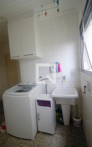 Apartamento à venda com 165m², 3 quartos e 3 vagas Apartamento à venda com 165m², 3 quartos e 3 vagasÁrea de Serviço