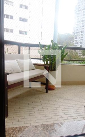 Apartamento à venda com 165m², 3 quartos e 3 vagas Apartamento à venda com 165m², 3 quartos e 3 vagasVaranda da Sala