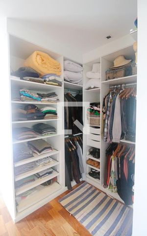 Apartamento à venda com 165m², 3 quartos e 3 vagas Apartamento à venda com 165m², 3 quartos e 3 vagasCloset da Suíte 2