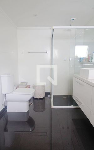 Apartamento à venda com 165m², 3 quartos e 3 vagas Apartamento à venda com 165m², 3 quartos e 3 vagasBanheiro da Suíte 2