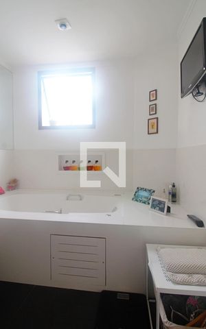 Apartamento à venda com 165m², 3 quartos e 3 vagas Apartamento à venda com 165m², 3 quartos e 3 vagasBanheiro da Suíte 2