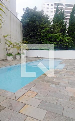 Apartamento à venda com 165m², 3 quartos e 3 vagas Apartamento à venda com 165m², 3 quartos e 3 vagasÁrea comum - Piscina