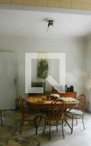 Casa para alugar com 369m², 5 quartos e 6 vagas