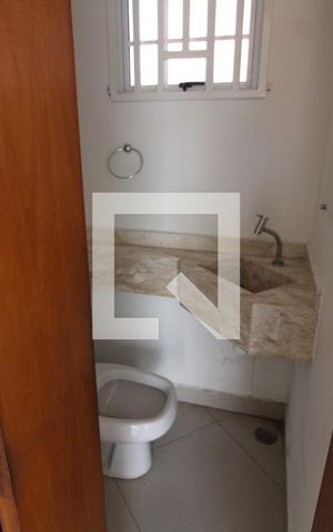 Casa à venda com 175m², 2 quartos e 2 vagasLavabo