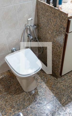 Casa à venda com 500m², 5 quartos e 4 vagas Casa à venda com 500m², 5 quartos e 4 vagasBanheiro 2