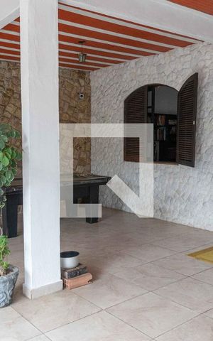 Casa à venda com 500m², 5 quartos e 4 vagas Casa à venda com 500m², 5 quartos e 4 vagasQuintal