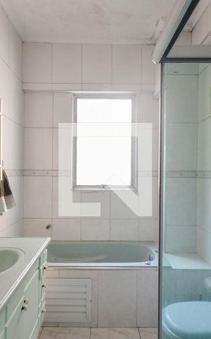 Apartamento à venda com 100m², 2 quartos e sem vaga Apartamento à venda com 100m², 2 quartos e sem vagaBanheiro