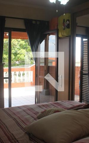 Casa à venda com 150m², 3 quartos e 2 vagasSuíte
