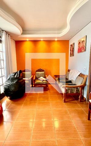 Casa à venda com 145m², 3 quartos e 2 vagas Casa à venda com 145m², 3 quartos e 2 vagasSala