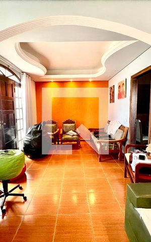 Casa à venda com 145m², 3 quartos e 2 vagas Casa à venda com 145m², 3 quartos e 2 vagasSala