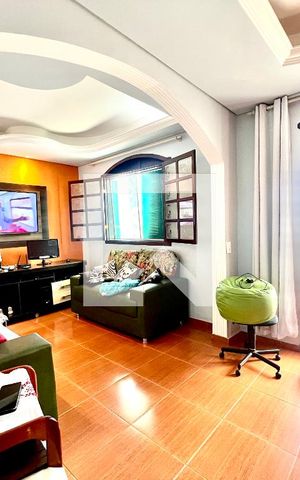 Casa à venda com 145m², 3 quartos e 2 vagas Casa à venda com 145m², 3 quartos e 2 vagasSala
