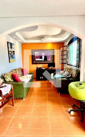 Casa à venda com 145m², 3 quartos e 2 vagas Casa à venda com 145m², 3 quartos e 2 vagasSala