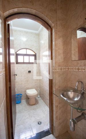 Casa à venda com 280m², 4 quartos e 6 vagas Casa à venda com 280m², 4 quartos e 6 vagasLavabo