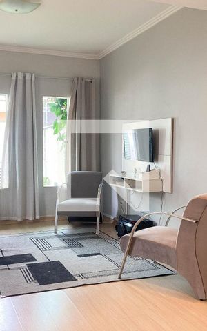 Casa à venda com 117m², 2 quartos e 2 vagas Casa à venda com 117m², 2 quartos e 2 vagasSala