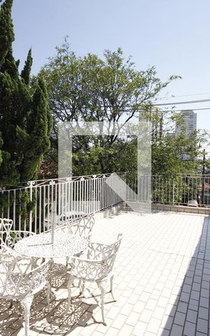 Casa à venda com 300m², 3 quartos e 2 vagasVaranda