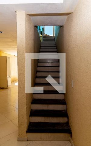Casa à venda com 320m², 3 quartos e 5 vagas Casa à venda com 320m², 3 quartos e 5 vagasEscada