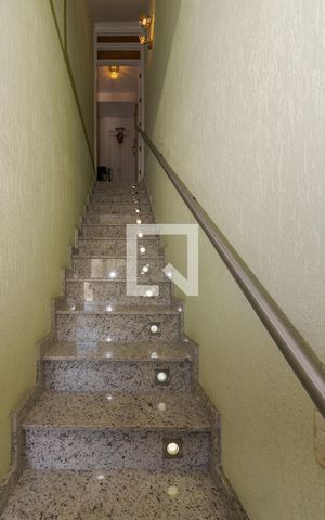 Casa para alugar com 395m², 4 quartos e 5 vagasEscada