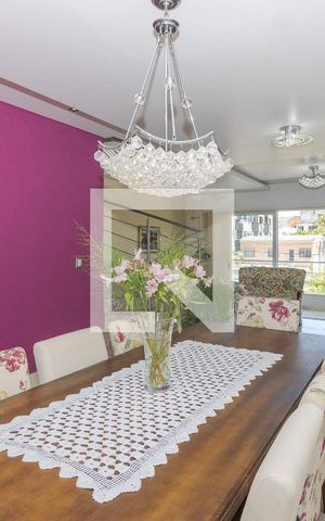 Casa para alugar com 395m², 4 quartos e 5 vagasSala