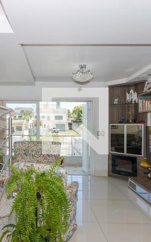 Casa para alugar com 395m², 4 quartos e 5 vagasSala