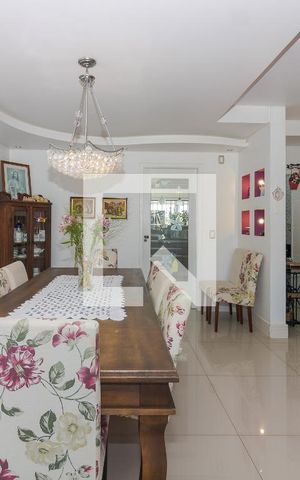Casa para alugar com 395m², 4 quartos e 5 vagasSala