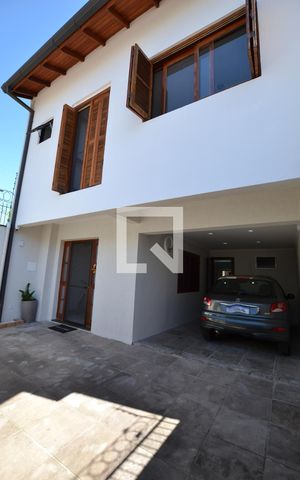 Casa para alugar com 306m², 4 quartos e 2 vagasFachada