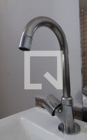 Casa à venda com 340m², 4 quartos e 4 vagasBanheiro - torneira