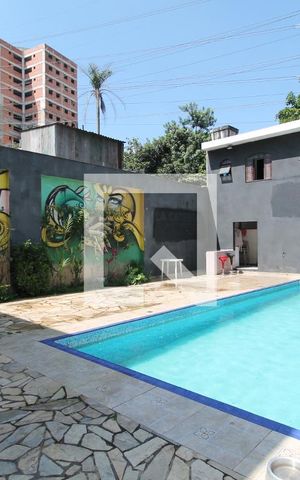 Casa à venda com 340m², 4 quartos e 4 vagasQuintal e Piscina