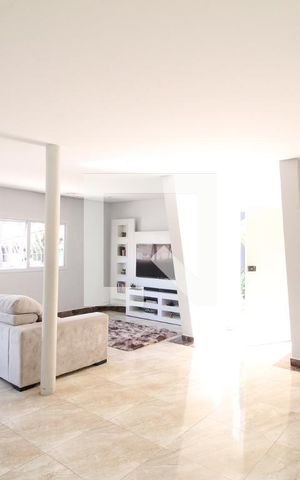 Casa à venda com 340m², 4 quartos e 4 vagasSala
