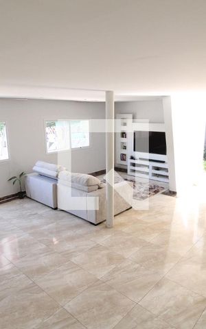 Casa à venda com 340m², 4 quartos e 4 vagasSala