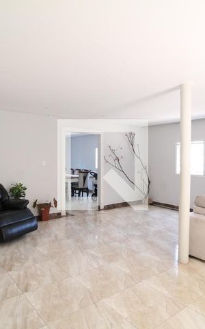 Casa à venda com 340m², 4 quartos e 4 vagasSala