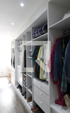 Casa à venda com 340m², 4 quartos e 4 vagasCloset da suíte