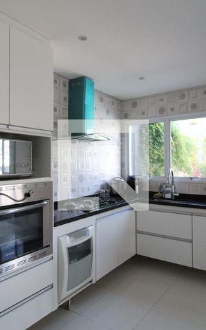 Casa à venda com 340m², 4 quartos e 4 vagasCozinha