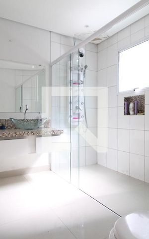 Casa à venda com 340m², 4 quartos e 4 vagasBanheiro da Suíte
