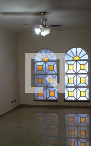 Casa para alugar com 192m², 3 quartos e 4 vagasSala