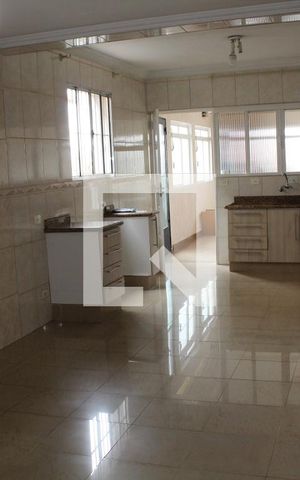 Casa para alugar com 192m², 3 quartos e 4 vagasCozinha