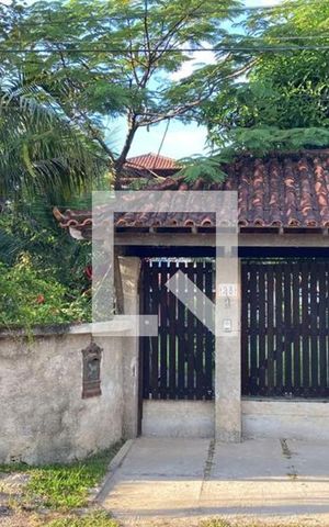 Casa de condomínio à venda com 350m², 3 quartos e 5 vagas Casa de condomínio à venda com 350m², 3 quartos e 5 vagasFachada entrada 1