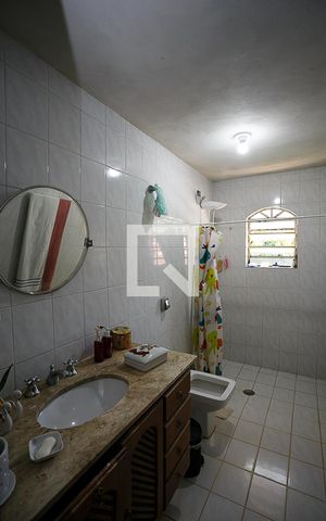 Casa à venda com 250m², 2 quartos e 2 vagas Casa à venda com 250m², 2 quartos e 2 vagasBanheiro