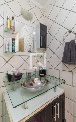 Casa de condomínio à venda com 180m², 4 quartos e 1 vaga Casa de condomínio à venda com 180m², 4 quartos e 1 vagaBanheiro Corredor