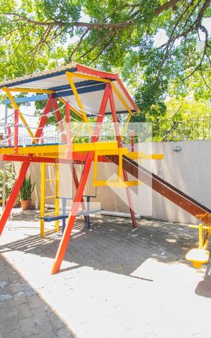 Casa de condomínio à venda com 180m², 4 quartos e 1 vaga Casa de condomínio à venda com 180m², 4 quartos e 1 vagaÁrea Comum - Playground