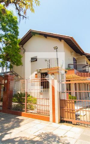 Casa de condomínio à venda com 180m², 4 quartos e 1 vaga Casa de condomínio à venda com 180m², 4 quartos e 1 vagaFachada