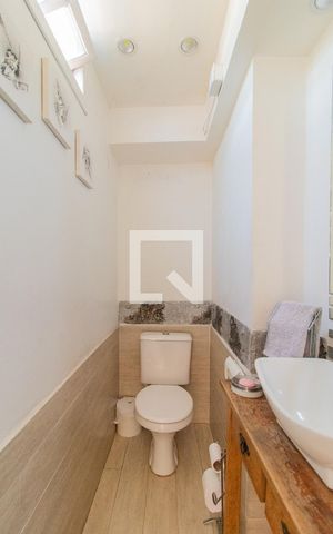 Casa de condomínio à venda com 180m², 4 quartos e 1 vaga Casa de condomínio à venda com 180m², 4 quartos e 1 vagaLavabo