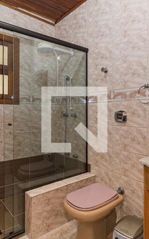 Casa à venda com 380m², 4 quartos e 3 vagasBanheiro da Suite 1