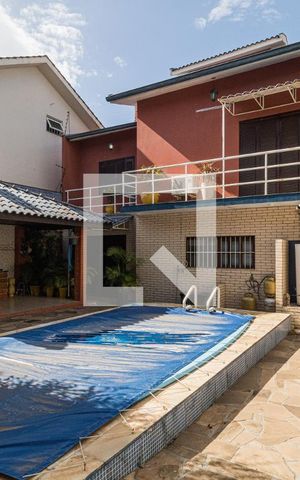 Casa à venda com 380m², 4 quartos e 3 vagasPiscina