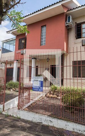 Casa à venda com 380m², 4 quartos e 3 vagasFachada