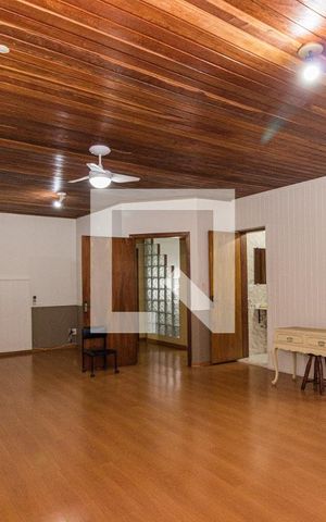 Casa à venda com 380m², 4 quartos e 3 vagasQuarto 2 Suite