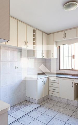 Casa à venda com 220m², 4 quartos e 4 vagas Casa à venda com 220m², 4 quartos e 4 vagasCozinha