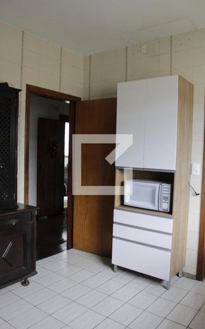 Casa à venda com 356m², 4 quartos e 4 vagasCozinha